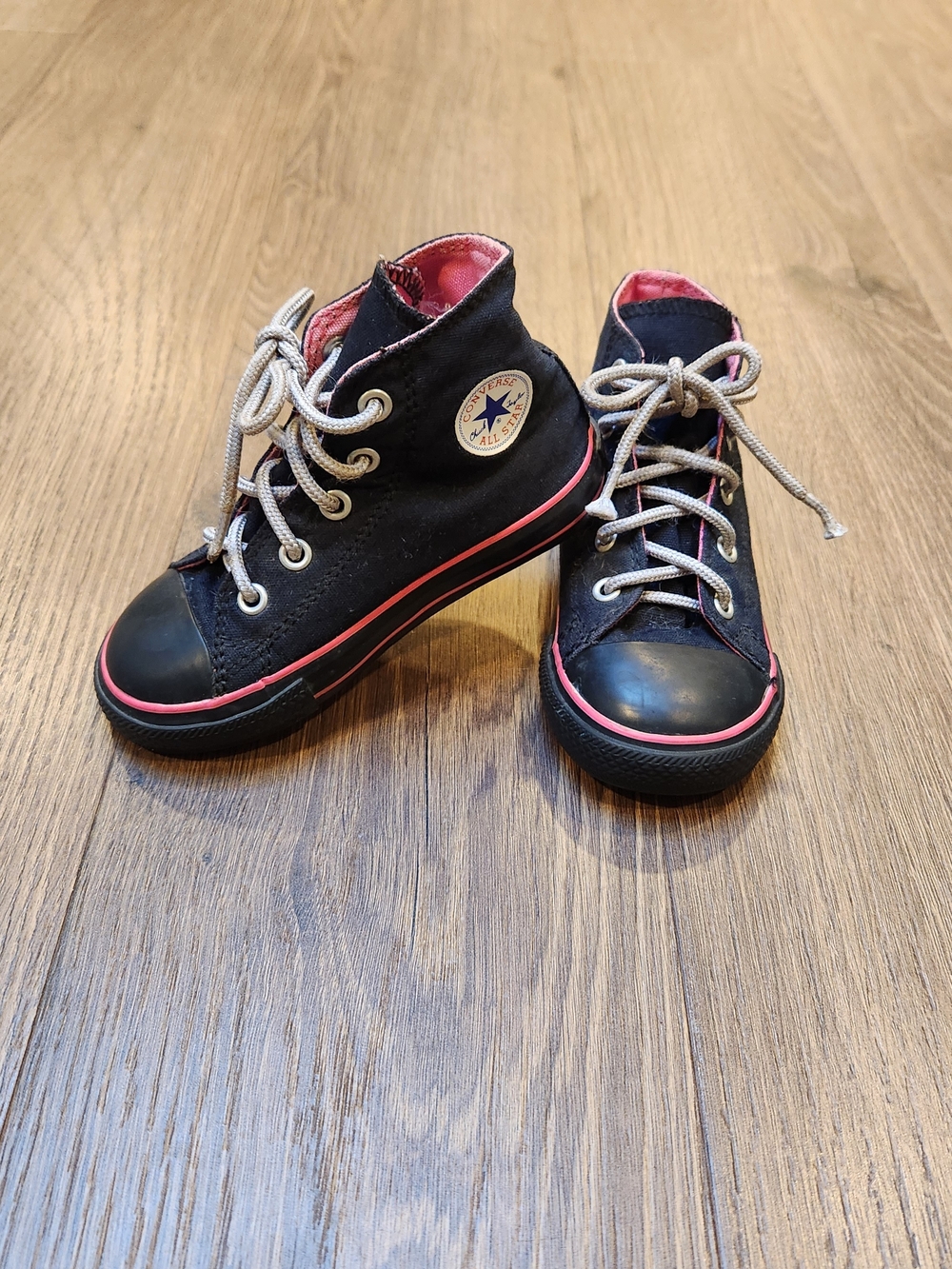 Converse Chuck Taylor All Star High Tops – Toddler Size 7 (Black/Pink)